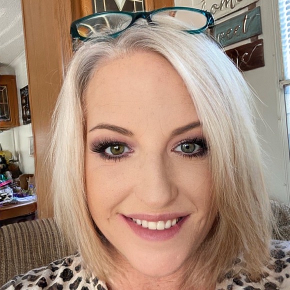 Meet your Posher, Jennifer - Picture 3 of 14